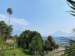 The Lakefront Panajachel by Tzanjuyu