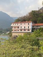 The Lakefront Panajachel by Tzanjuyu