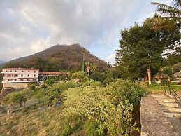 The Lakefront Panajachel by Tzanjuyu