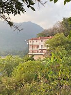 The Lakefront Panajachel by Tzanjuyu