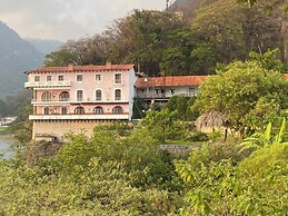 The Lakefront Panajachel by Tzanjuyu