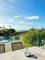 Modern Holiday House wth Bay View