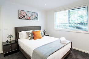 Modern Holiday House wth Bay View