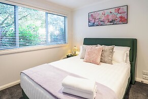 Modern Holiday House wth Bay View