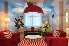KITSCH HOTEL