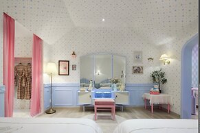 KITSCH HOTEL
