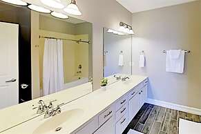 Beautiful Family Townhome, Near The Parks - 8000-104