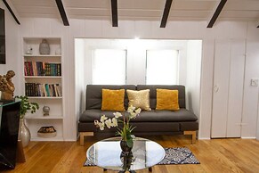 Dreamy Farmhouse In Studio City