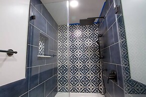 Dreamy Farmhouse In Studio City