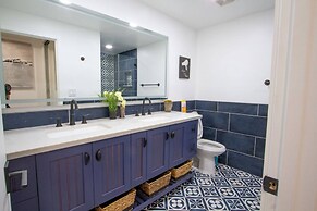 Dreamy Farmhouse In Studio City