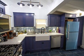 Dreamy Farmhouse In Studio City