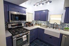 Dreamy Farmhouse In Studio City