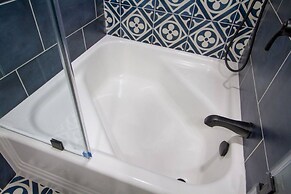 Dreamy Farmhouse In Studio City