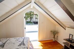 Dreamy Farmhouse In Studio City