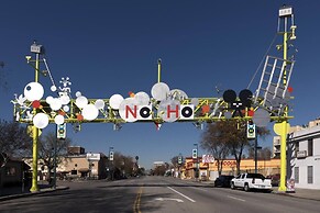 Dreamy Farmhouse In Studio City