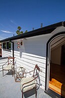 Dreamy Farmhouse In Studio City