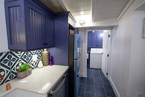 Dreamy Farmhouse In Studio City