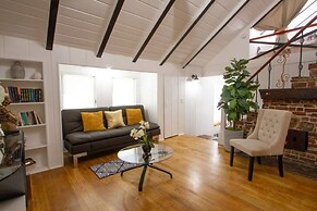 Dreamy Farmhouse In Studio City