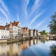 Apartment With Canal View in Heart of Bruges