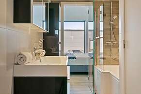 Spacious 3 Bedroom Apartment With Private Garage