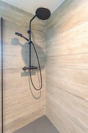 Spacious 3 Bedroom Apartment With Private Garage