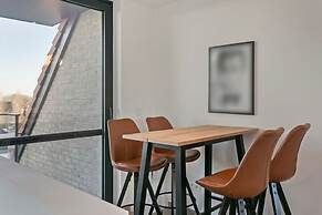 Spacious 3 Bedroom Apartment With Private Garage