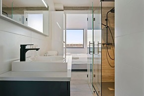 Spacious 3 Bedroom Apartment With Private Garage