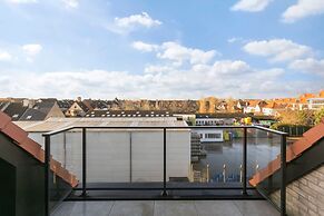 Spacious 3 Bedroom Apartment With Private Garage