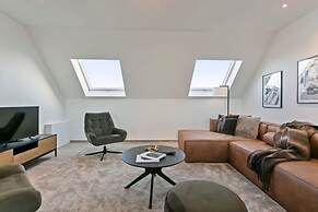 Spacious 3 Bedroom Apartment With Private Garage