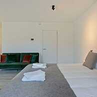 Spacious 3 Bedroom Apartment With Private Garage