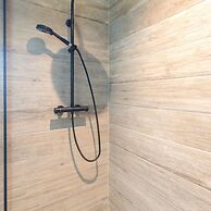 Spacious 3 Bedroom Apartment With Private Garage