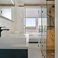 Spacious 3 Bedroom Apartment With Private Garage