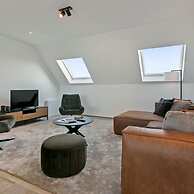 Spacious 3 Bedroom Apartment With Private Garage