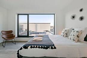 Spacious 3 Bedroom Apartment With Private Garage