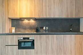 Spacious 3 Bedroom Apartment With Private Garage