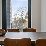 Spacious 3 Bedroom Apartment With Private Garage