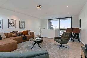 Spacious 3 Bedroom Apartment With Private Garage