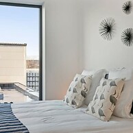 Spacious 3 Bedroom Apartment With Private Garage