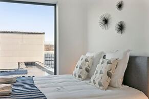 Spacious 3 Bedroom Apartment With Private Garage