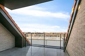 Spacious 3 Bedroom Apartment With Private Garage