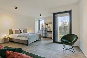 Spacious 3 Bedroom Apartment With Private Garage