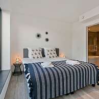 Spacious 3 Bedroom Apartment With Private Garage