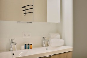 Bright Modern Apartment With Terrace Near Beach