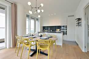 Bright Modern Apartment With Terrace Near Beach