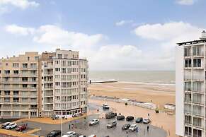 Bright Modern Apartment With Terrace Near Beach