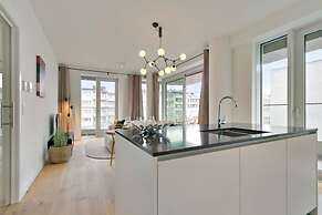 Bright Modern Apartment With Terrace Near Beach