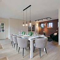 Spectacular Holiday-villa With Lounge-area and bar