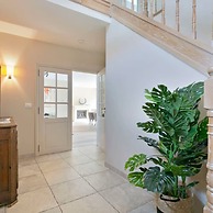 Spectacular Holiday-villa With Lounge-area and bar