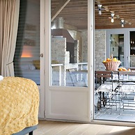 Spectacular Holiday-villa With Lounge-area and bar