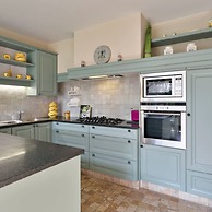 Spectacular Holiday-villa With Lounge-area and bar